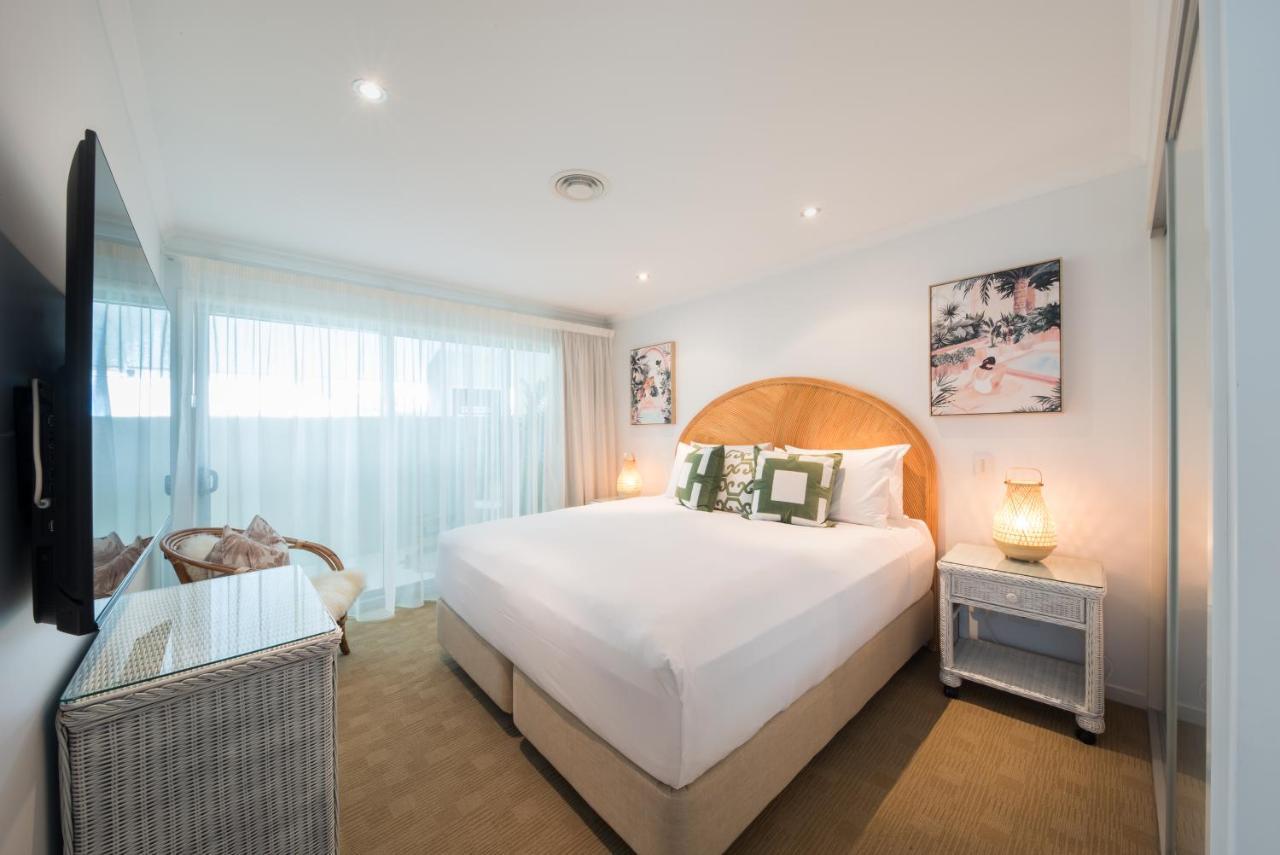 At Marina Shores Airlie Beach Exterior photo A bedroom at the hotel