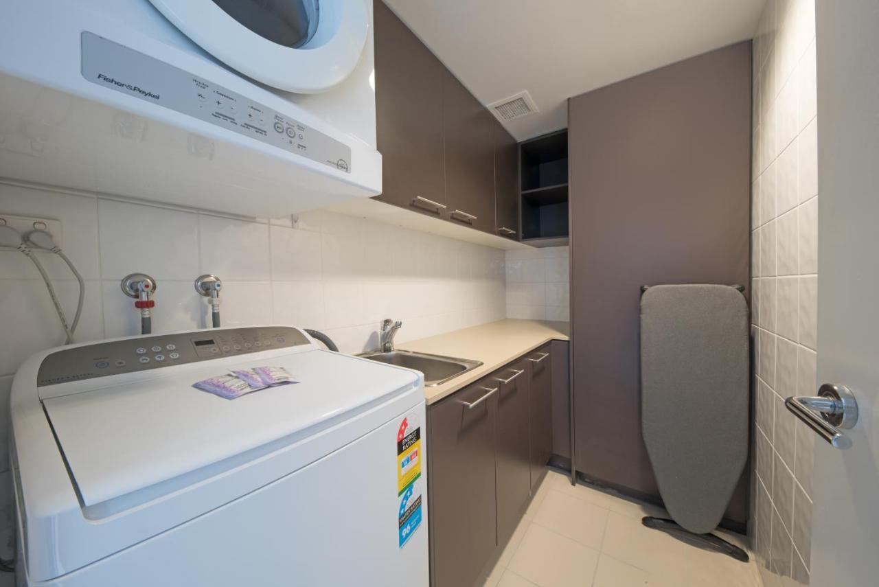 At Marina Shores Airlie Beach Exterior photo Laundry room