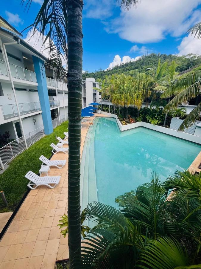 At Marina Shores Airlie Beach Exterior photo The pool at the hotel