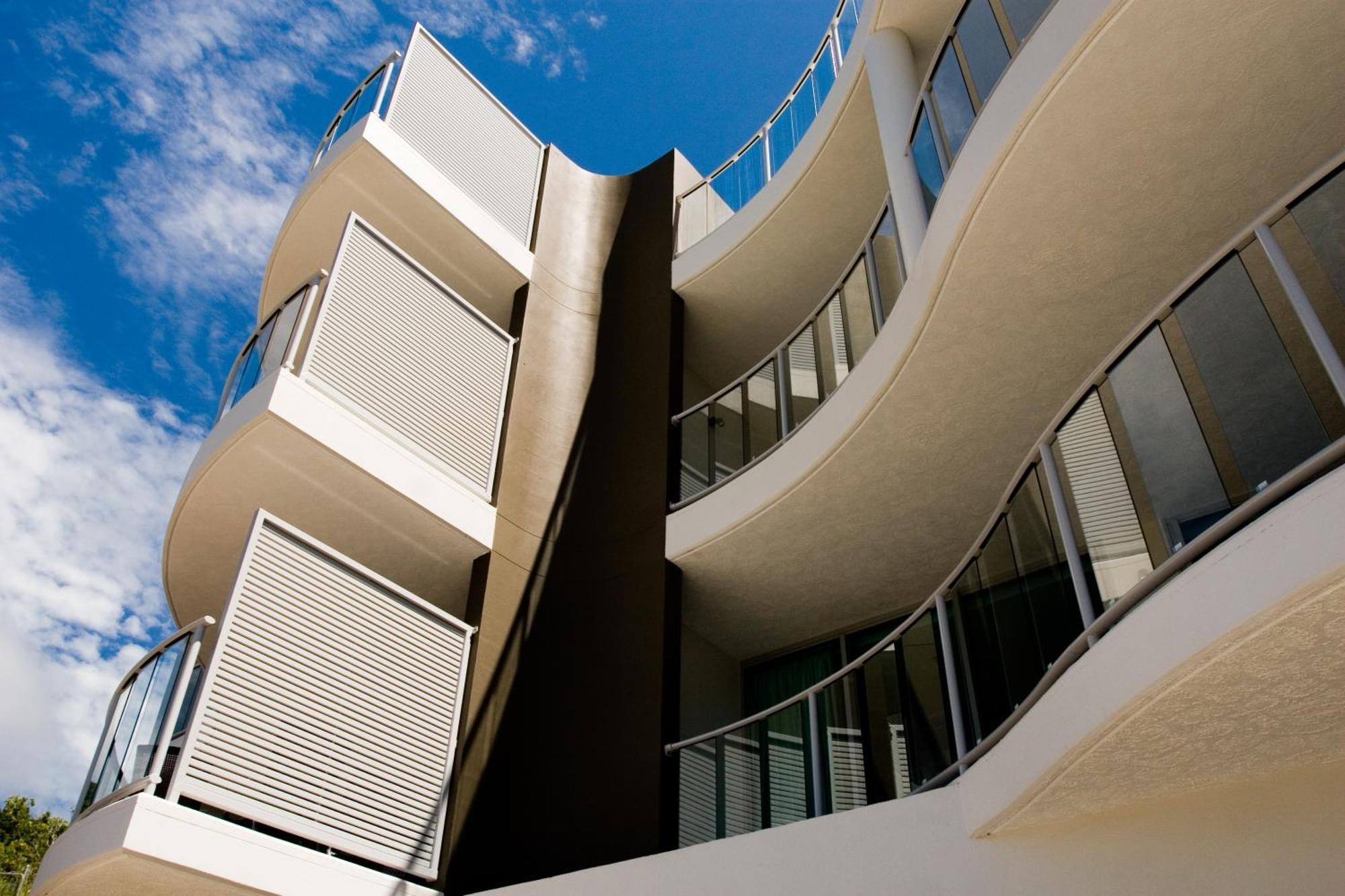 At Marina Shores Airlie Beach Exterior photo The exterior of the building