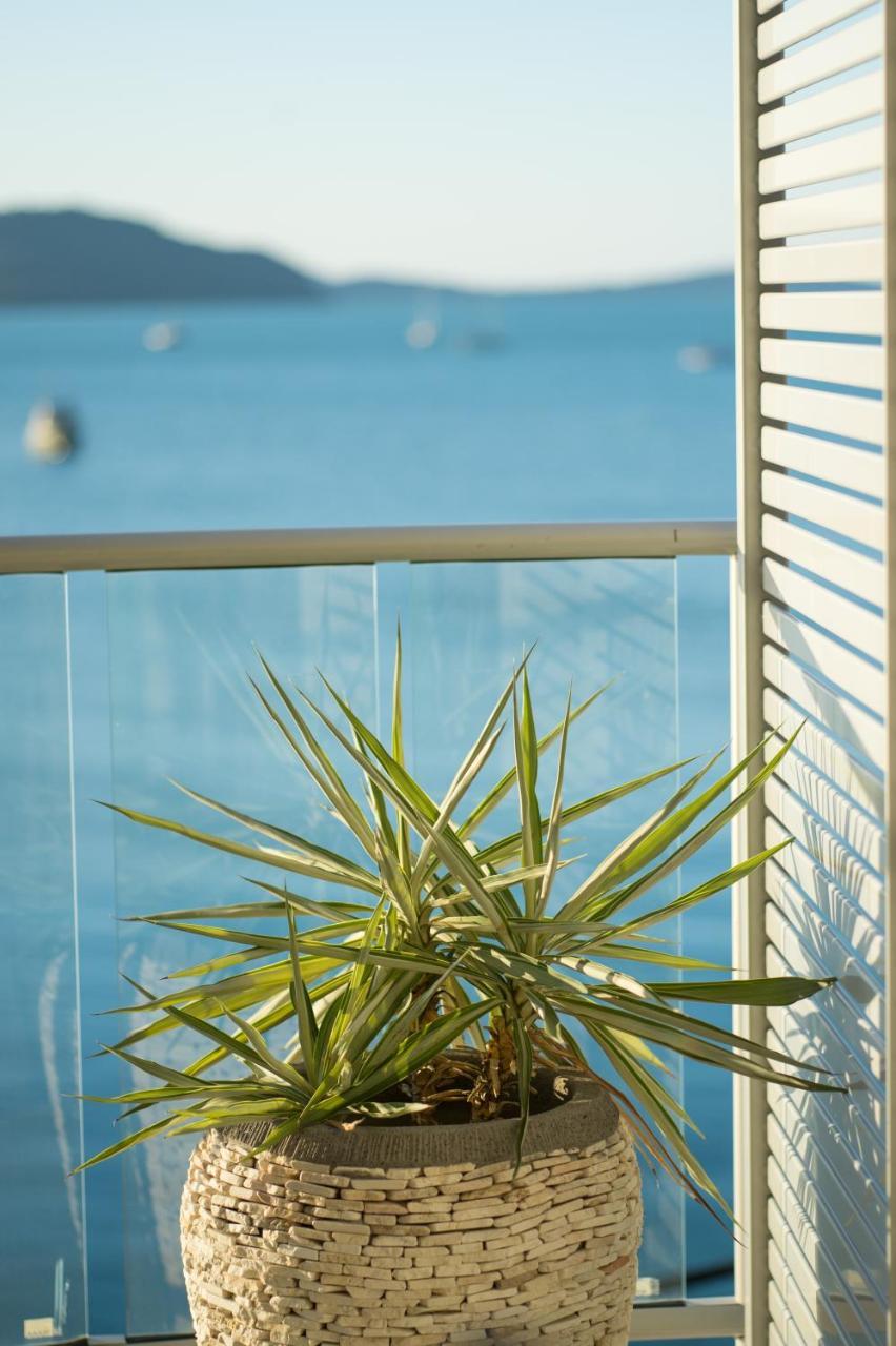 At Marina Shores Airlie Beach Exterior photo A glass balustrade